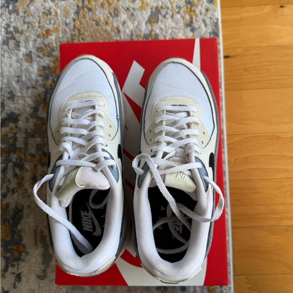 NIKE Air Max 90 LV8 Women’s Sneakers Size 8 White Grey - Picture 5 of 8